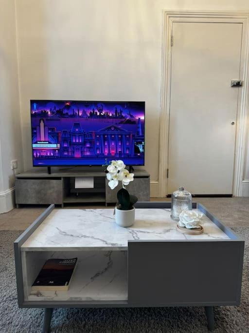 Apartamento Entire 1Bed Stratford Westfield Londres Exterior foto