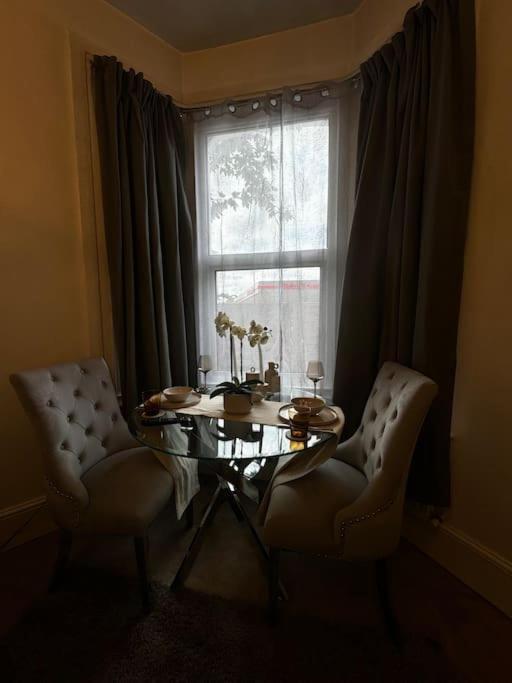 Apartamento Entire 1Bed Stratford Westfield Londres Exterior foto