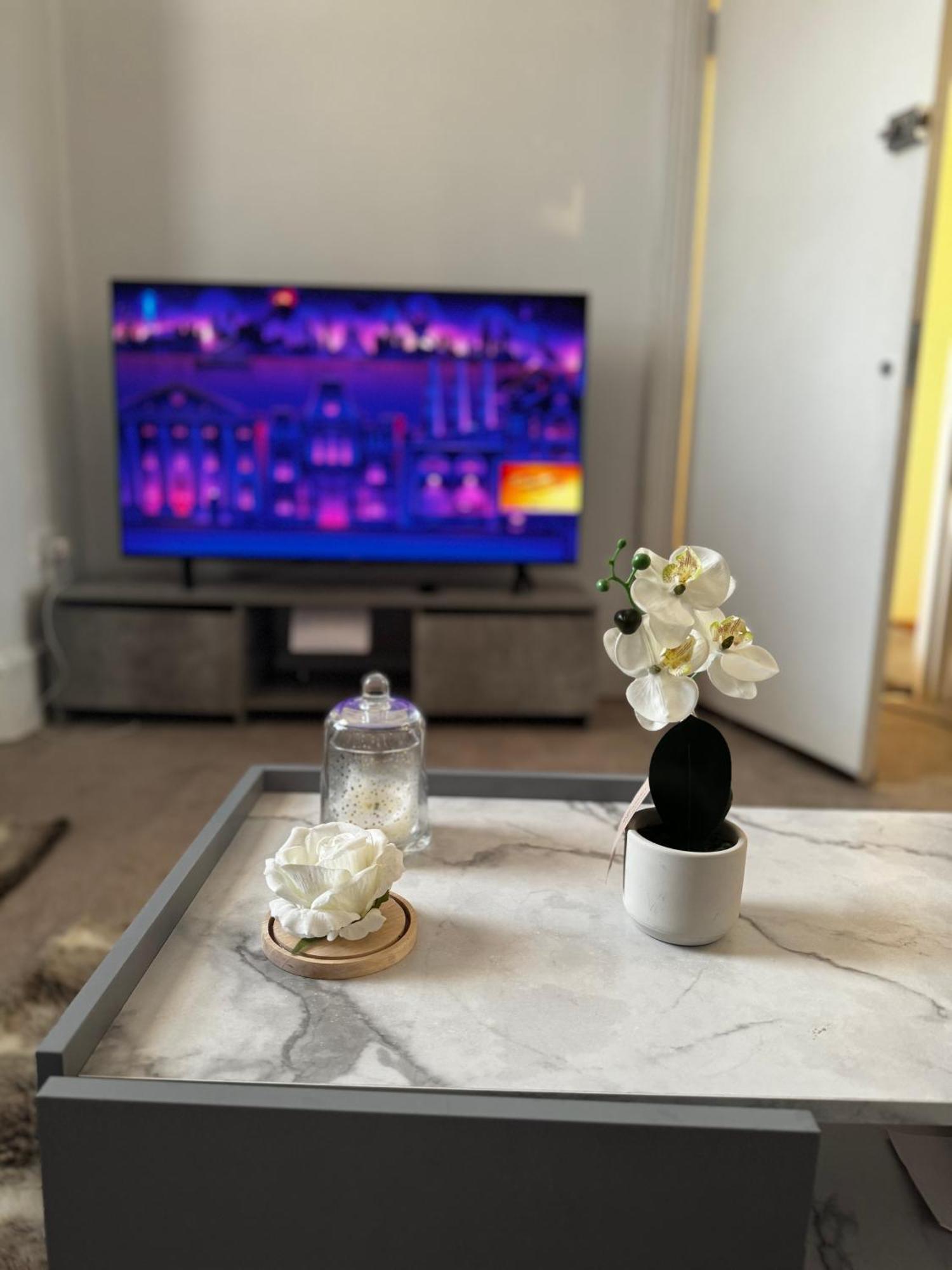 Apartamento Entire 1Bed Stratford Westfield Londres Exterior foto
